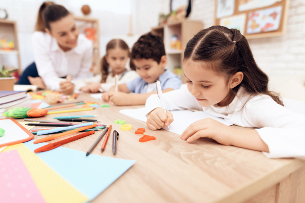 Children write in notebooks with a pen, is your child learning the right way?
