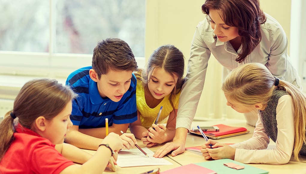 Teacher teaching stuents